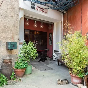 Appartement Dans Un Atelier D'artiste, Apt